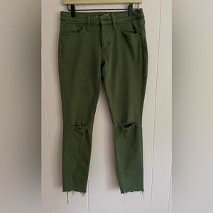 Universal Thread Mid-Rise Jegging